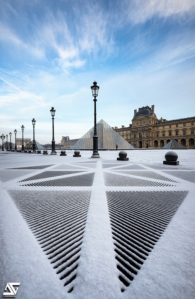 Louvre under snow