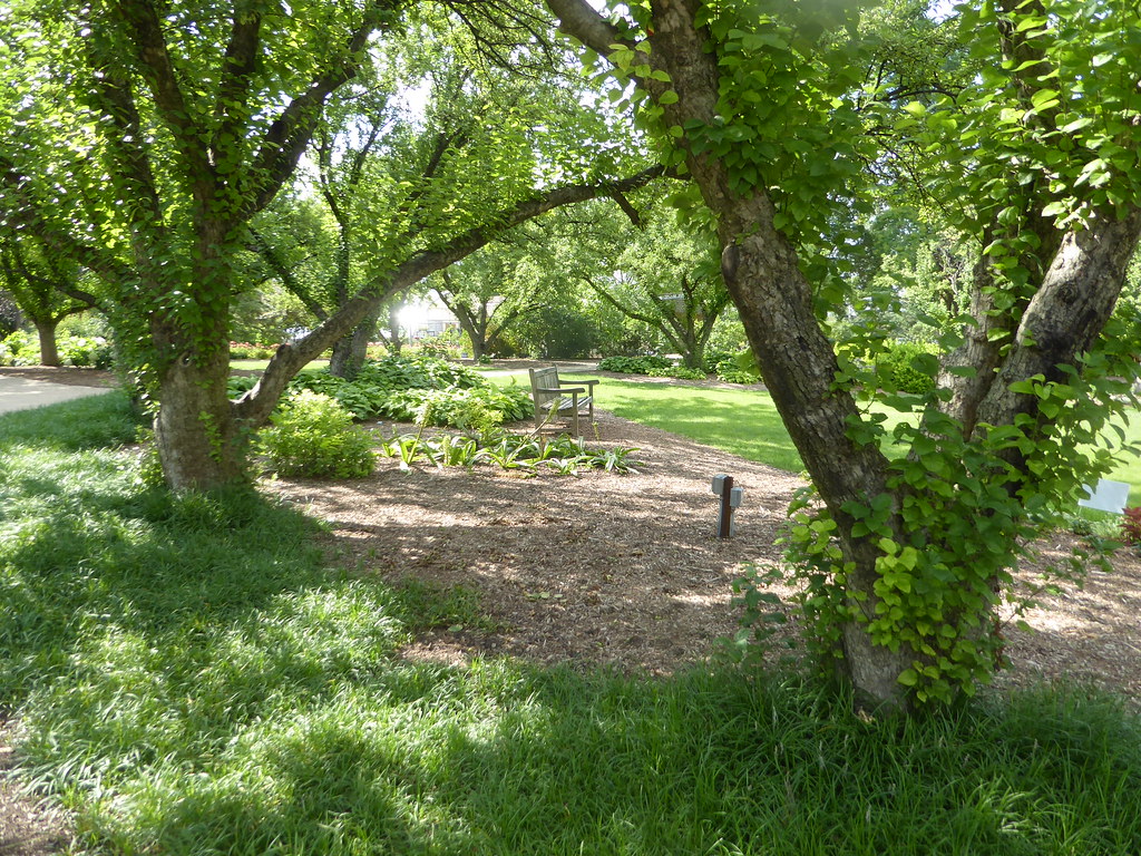 Lombard, IL, Lilacia Park, Garden Area