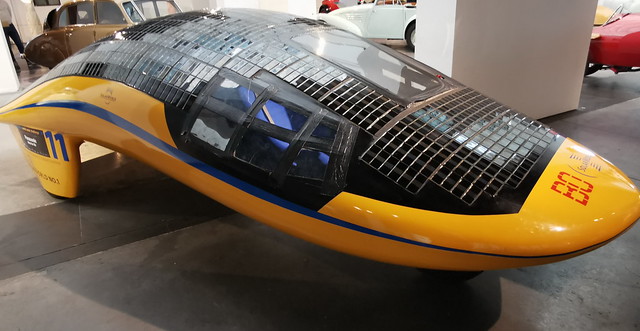 museo automovilistico y de la moda Malaga coches antiguos fabricados año 2009 solar alemania prototipo nave espacial