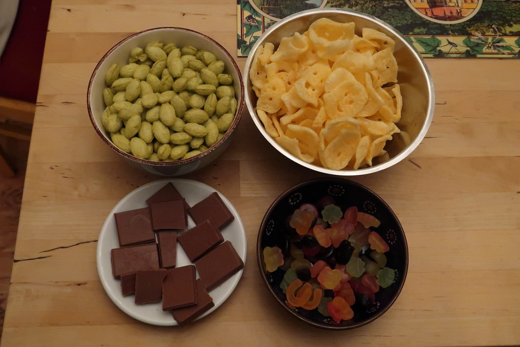 Pea Snack, Monster Munch Kartoffel Snack, „Die gute Schokolade“ und Katja Glücksgefühle