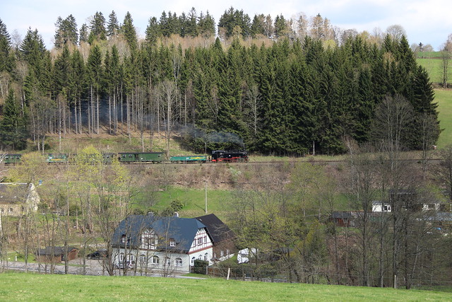 2022-05-04; 0173. SDG 99 1773-3 met trein P1007. Fürstenweg, Cranzahl, Sehmatal.