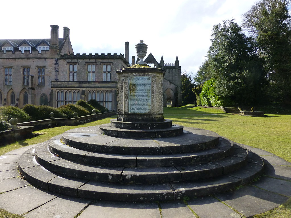 The Tomb of Boatswain. Newstead Abbey NOTTINGHAMSHIRE - The Dead Sleuth