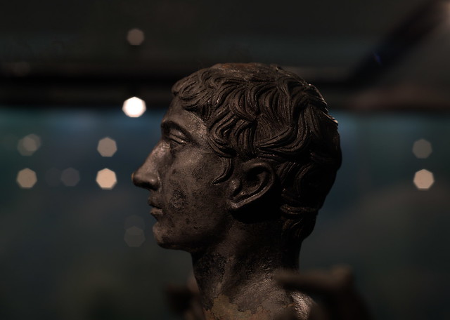 Roman bronze votive statue dedicated by Lucius Marcius Grabillo, 3