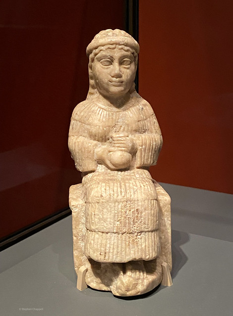Statuette of a high-status Mesopotamian woman holding an aryballos (flask)