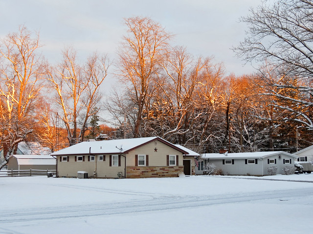 Snow from Winter Storm Miguel (sunrise, 17 February 2024) (Newark, Ohio, USA) 1