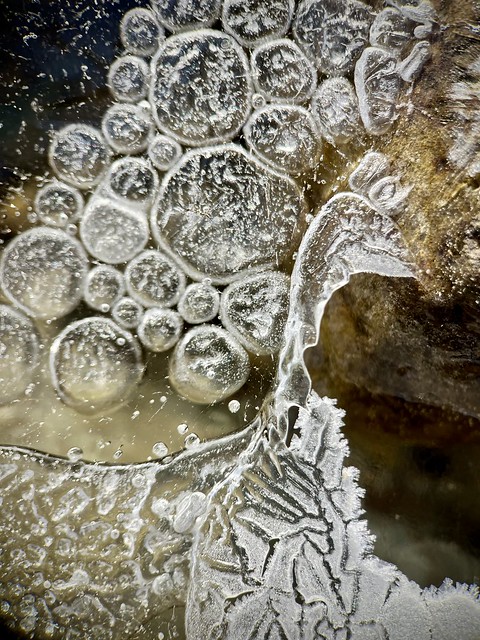 Frozen bubbles