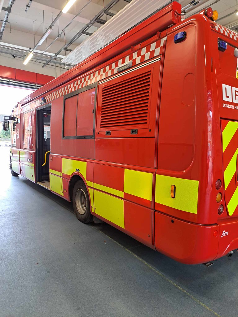 Optare Fire Engine London Fire brigade, Optare Command Unit, CSU16, LK23DXV. … | Flickr