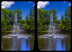 Fountain in castle park 3-D / CrossView / Stereoscopy