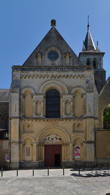 Laval (Mayenne) - Cathédrale de la Sainte-Trinité - Portail du bras sud