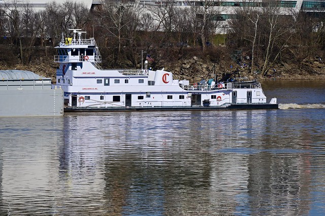 Tug Mary Lucy Lane heading downriver at Cincinnati.