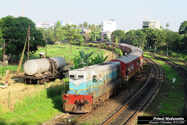 M2a 593 on Udaya Devi Express train (No 6012 Batticallo-Colombo Fort) at Maradana in 18.01.2024