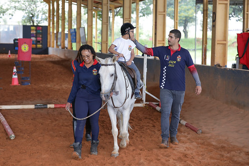 21/02/2024 - Projeto gratuito de equitação e equoterapia volta às aulas com 360 alunos