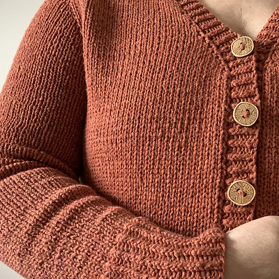 For my Antonia by Julie Weisenberger (@cocoknits), I used Berroco Elba and Katrinkles Line Stitchable Buttons.