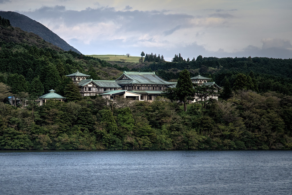 Lake Ashi (芦ノ湖, Ashi-no-ko)