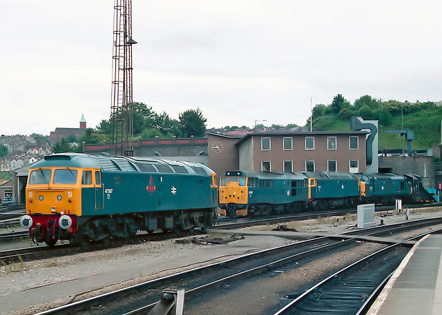47567 Red Star Class 47 Co-Co