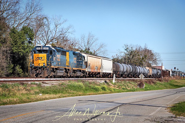 CSX L730 heads back to their yard from working ADM.