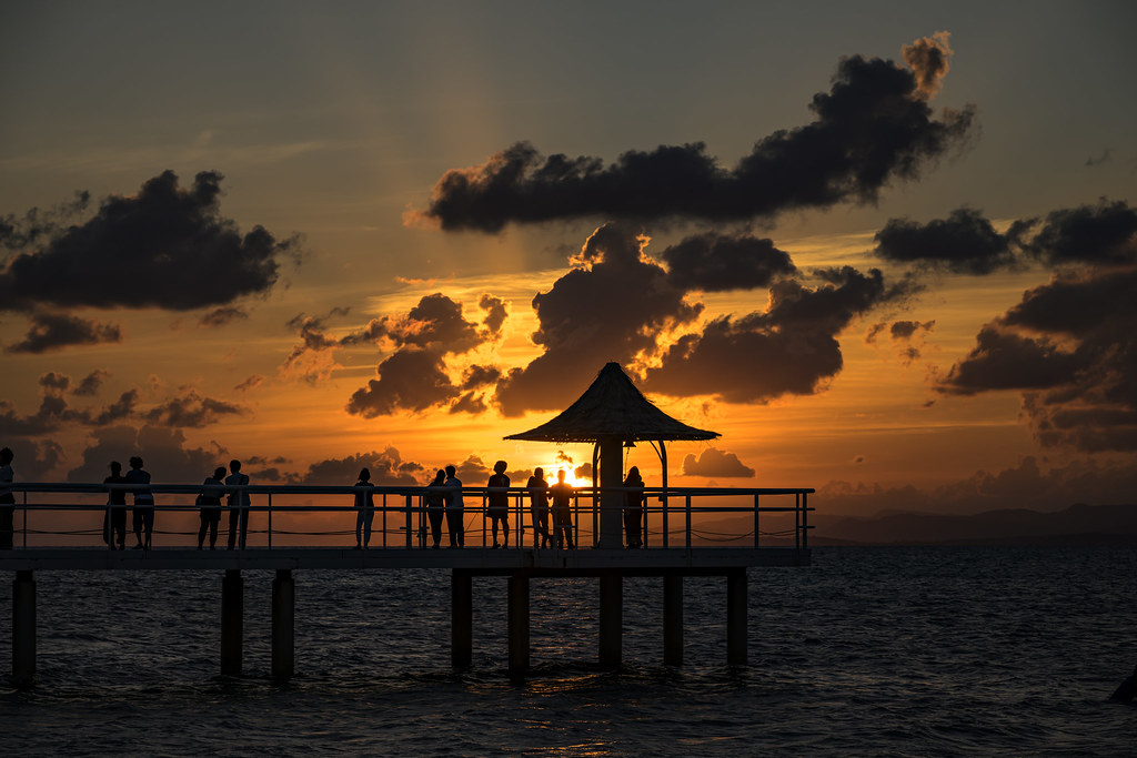 石垣島フサキビーチのエンジェルピアと夕陽