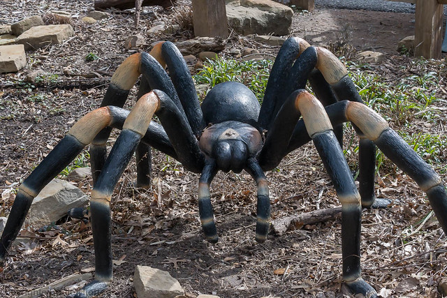 3918 Giant Spider Statue