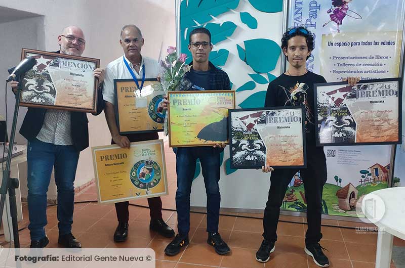 Los santiagueros Dayron y Óscar recibieron el Premio La Edad de Oro en la categoría historieta
