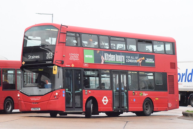 LU VH45303 @ Hatton Cross bus station