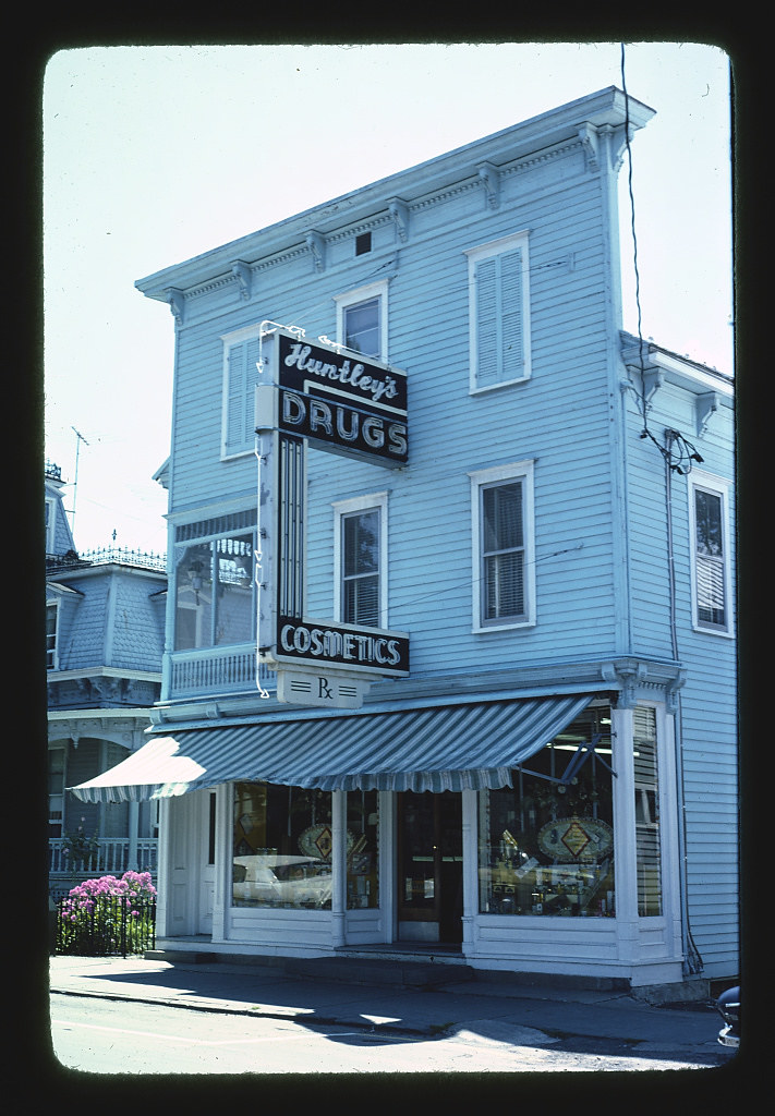 Huntley's Drugs, Cairo, New York (LOC)