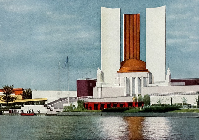 “The United States Government Building” at the Chicago World’s Fair.  From A Century of Progress souvenir photobook, “Official Pictures in Color – 1934.”