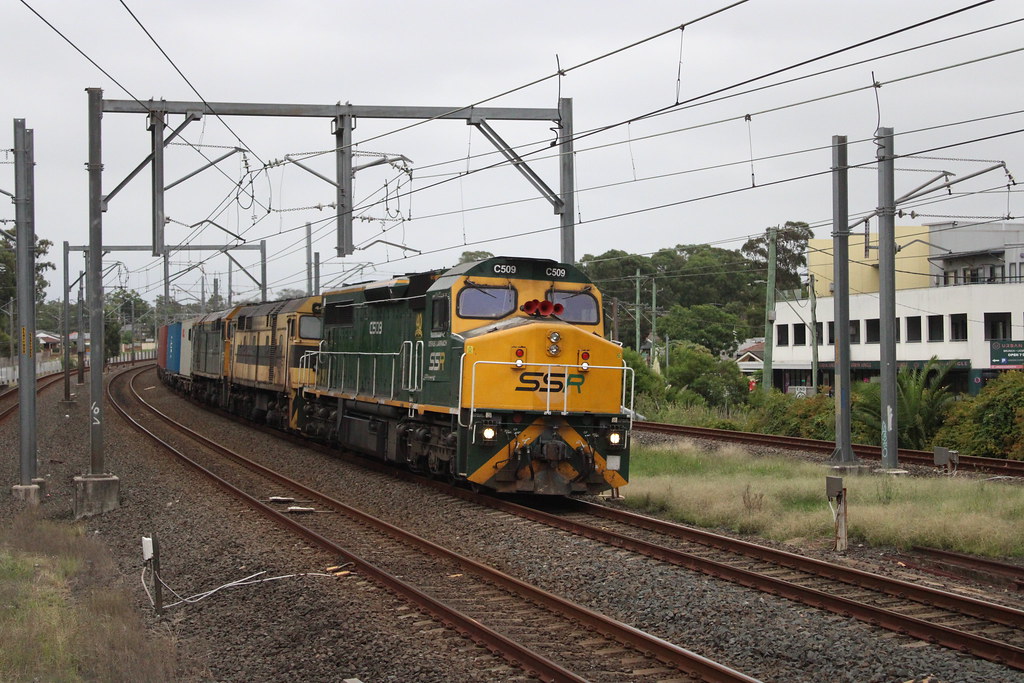 8178 with C509 leading 44204 and 44217 thru Rooty Hill
