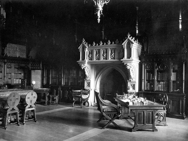 Библиотека императора Николая II в Зимнем дворце.  1917.