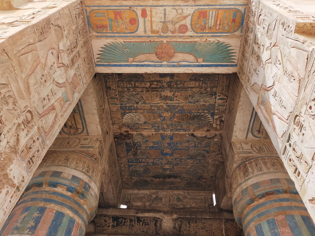 Péristyle du temple des millions d'années de Ramsès III, Medinet Habou, Haute Égypte.