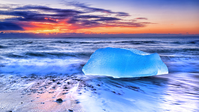 _DSC3037 colourful iceberg on beach 16 by 9 copy