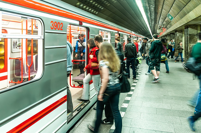 Prendre le métro - Station Můstek à Prague