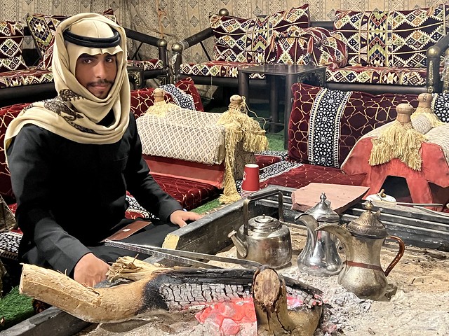 Hombre saudita en Al Ula (Arabia Saudí)