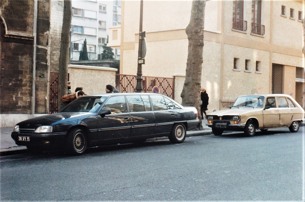 Opel Omega Limousine Rue Simon Bolivar Paris 24-11-90a