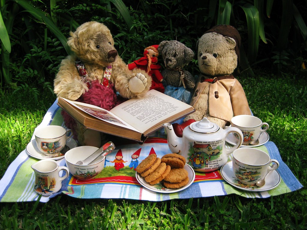 Paddington, Scout and Orson Celebrate International Read a Faerie Tale Day 2024