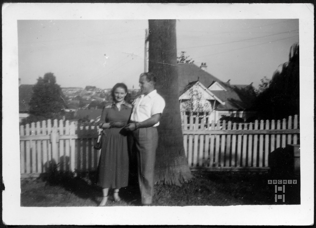 ArchivTappen41(5P)Alb9N184 Inge mit Ehemann, USA, 1950er