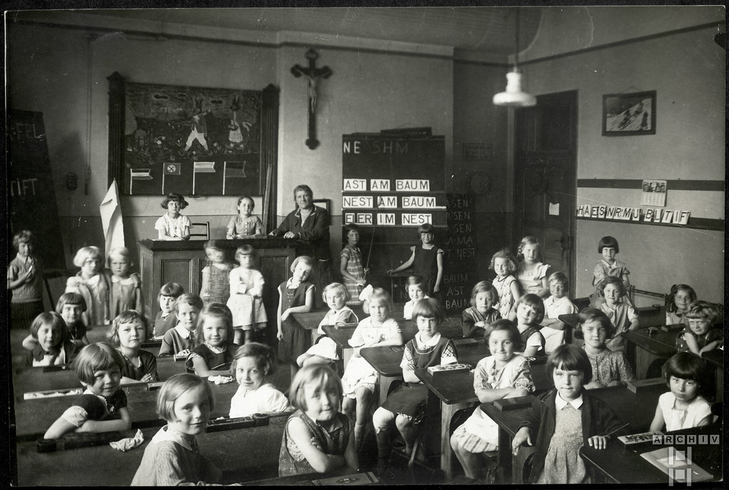 ArchivTappen41(5P)Alb9N188 Schulklasse, Volksschule, Lehrerin, Klassenzimmer, 1930er
