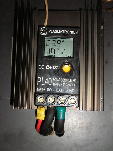 P1081859 - Plasmatronics solar power charge controller in fully off-grid setup