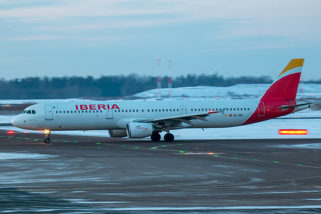 Iberia - Airbus A321-213 EC-IGK @ Helsinki Vantaa