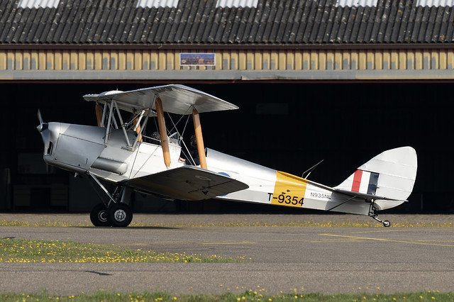 N935NL T-9354 DH82A Tiger Moth cn 86378 H.M.van der Meer [fake RAF-markings] 230916 Seppe 1003