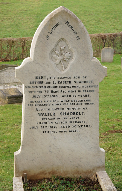 B. Shadolt, Bedfordshire Regiment, 1916, War Grave & W. Shadbolt, Machine Gun Corps, 1917, Memorial, Tewin