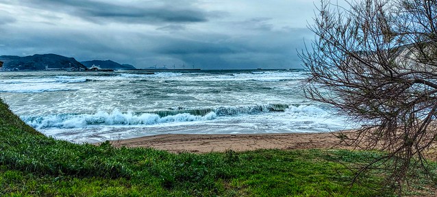 Arrigunaga. Las olas, el viento, el mar.  Getxo.  Bizkaia.