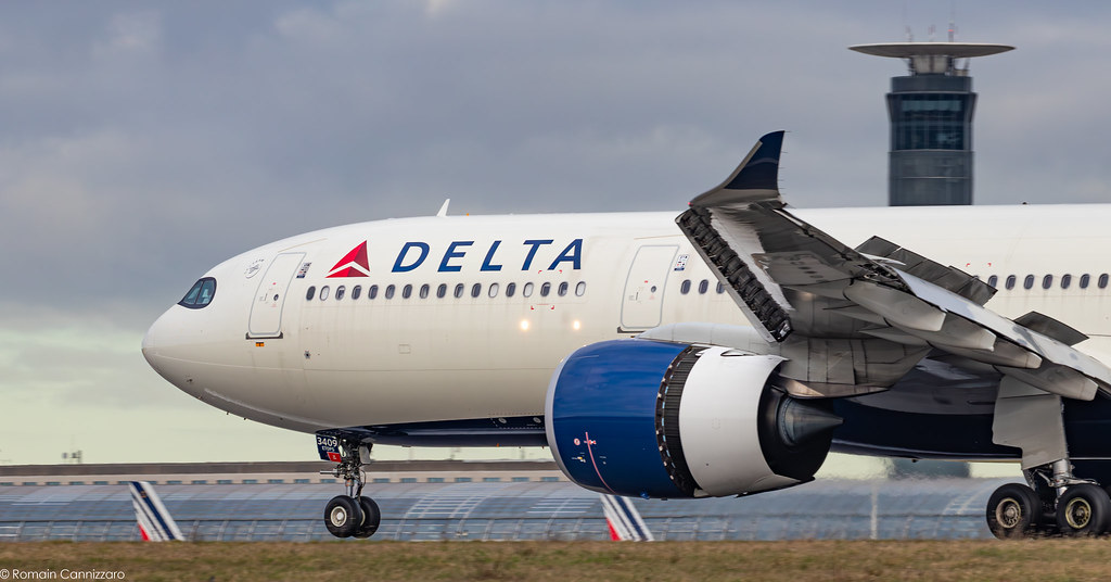 Airbus A330-941 N409DX Delta Airlines--6