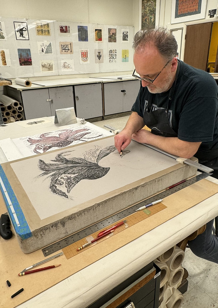 Endi Poskovic drawing on the litho stone