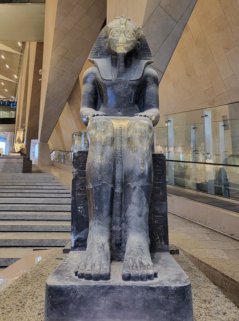 ThutmoseIII_Statue_Front_Granite_Karnak_GEM3769