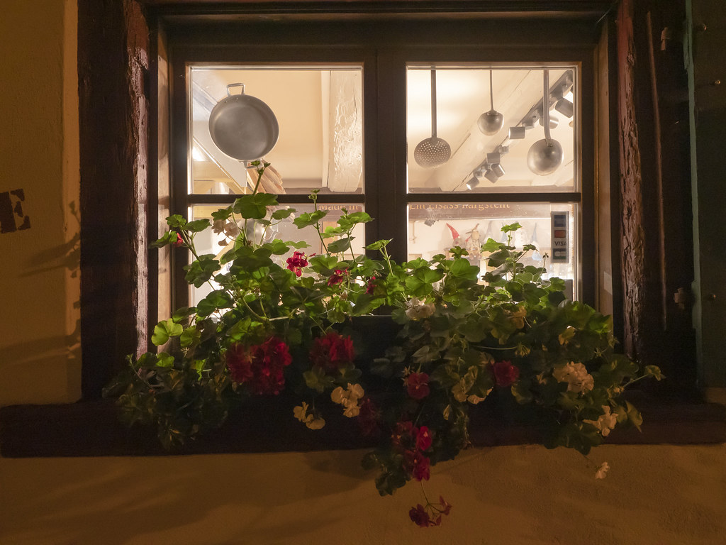 La fenêtre du petit restaurant, une nuit d'hiver