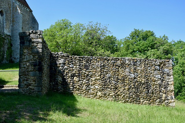 Chapelle de Vauguillain, Saint-Julien-du-Sault, 12th century fortified chapel