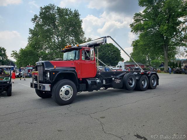 Mack R-Model Rolloff