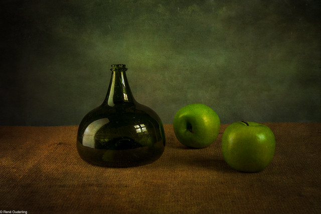 17th century bottle and apples