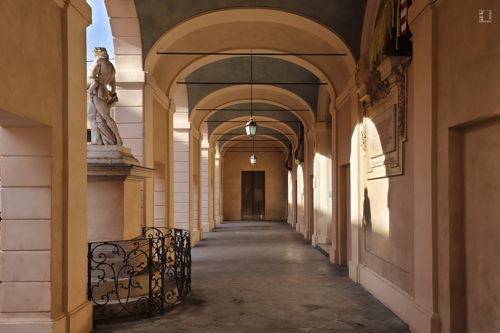 #a0698 Modena, Istituto d'Arte A. Venturi, portico