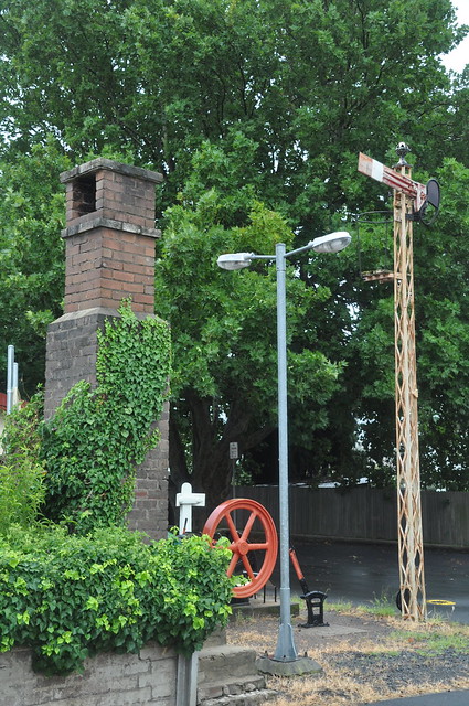 12484 1N Chimney and signal